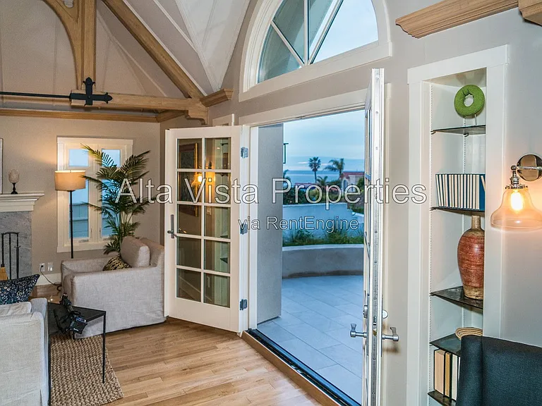 5606 Dolphin Pl — Photo 9