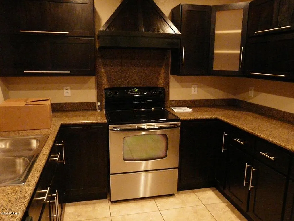 3 bed, 2.5 bath, 1752 sqft, $2,375 — Photo 4