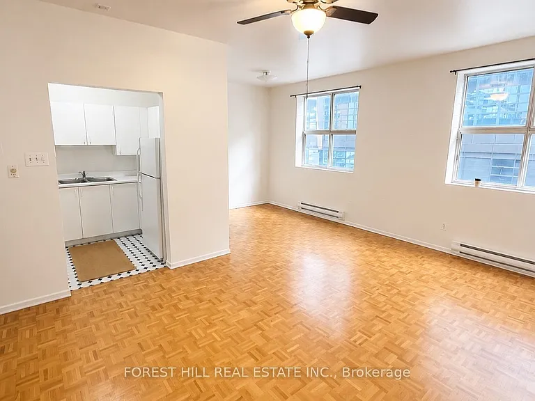 126 Dundas St E #301 — Photo 12