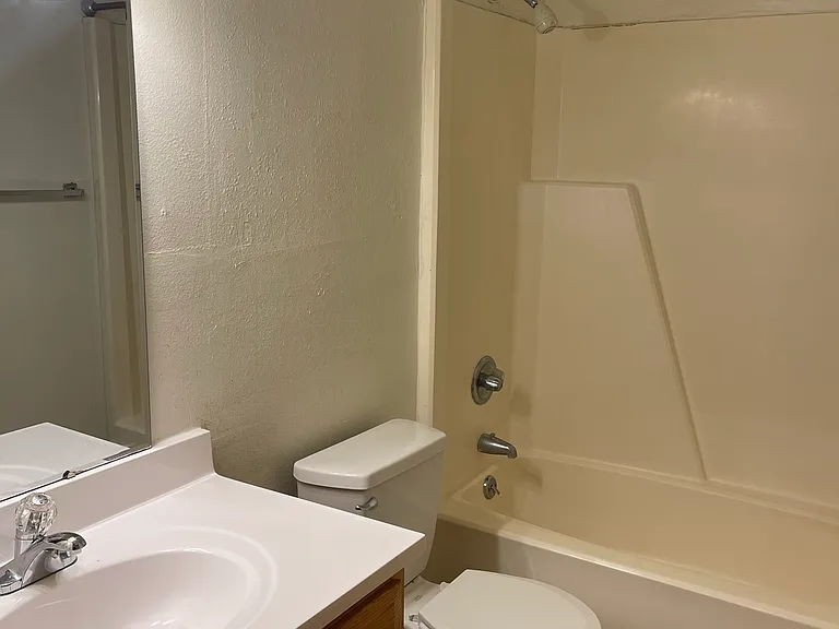 132 N Dodge St #3 — Photo 8