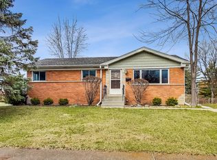 21 Hatlen Ave, Mount Prospect, IL 60056