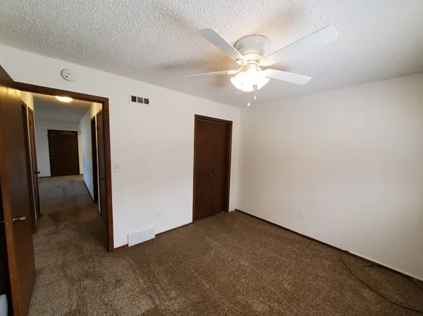 W 4th St 2405, 2405 W 4th St APT 5, Cedar Falls, IA 50613