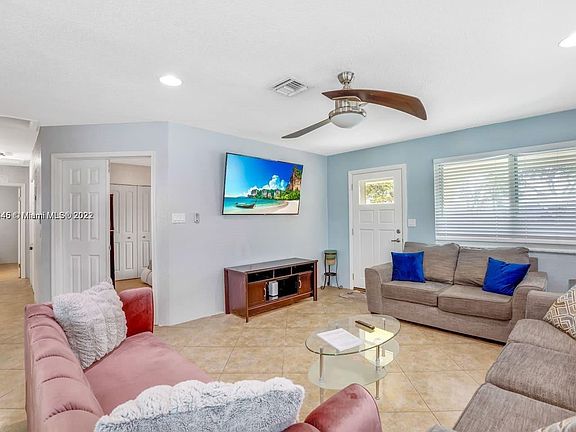 4th image of 718 NW 9th Ave #0