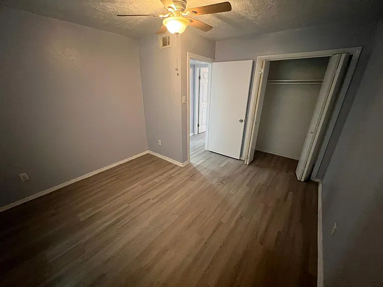 Hampton Gardens Apartment — Photo 26