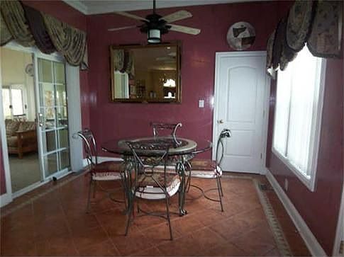 5th image of 796 Isaac Ct