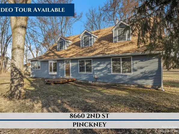 8660 2nd St, Pinckney, MI 48169