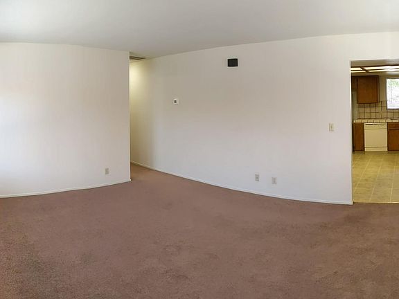 3rd image of 370 Smalley Ave APT C