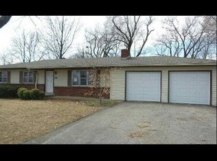 6122 Westgate St, Shawnee, KS 66216