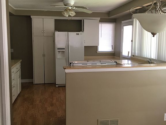 4th image of 4421 A St