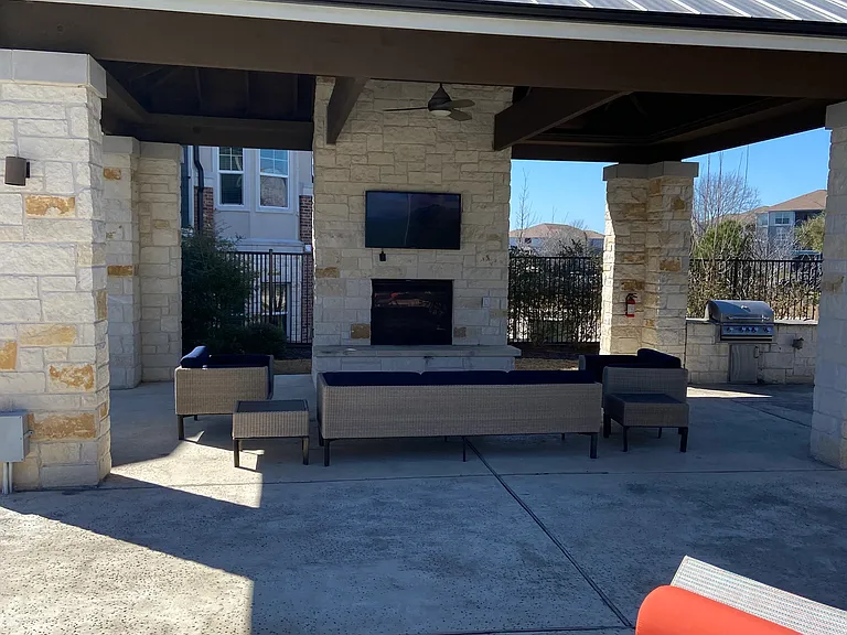 Sadler Dr — Photo 13