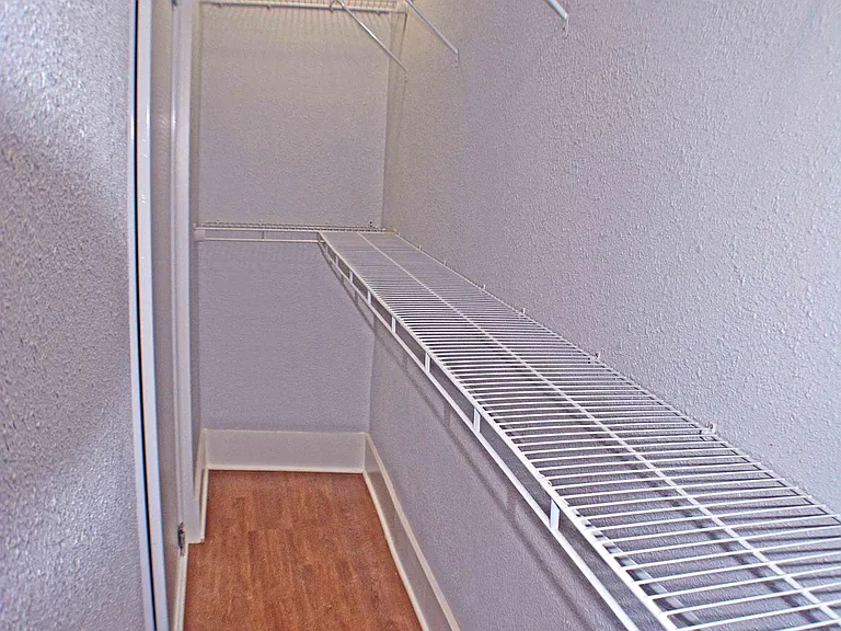 Ridgewood Apartments — Photo 13
