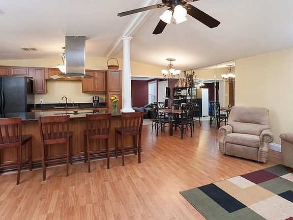 5th image of 8504 Claonia St