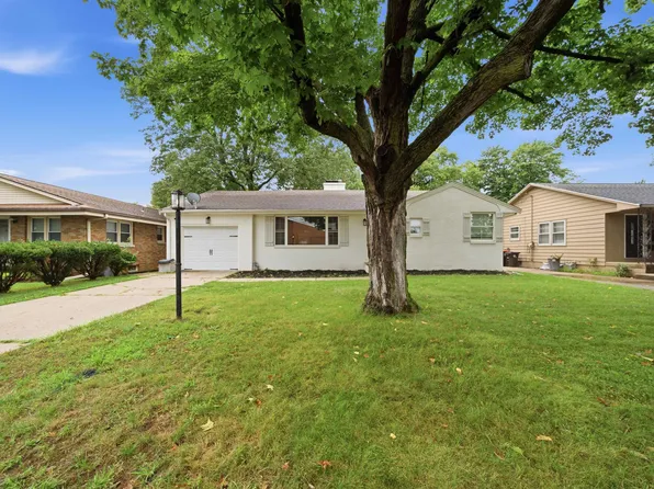 3219 N Twelve Oaks Dr, Peoria, IL 61604
