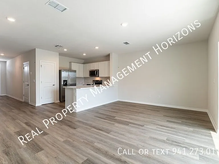 17769 Crescent Moon Loop — Photo 3