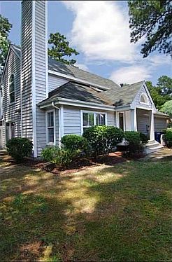 3rd image of 906 Woodcreek Dr