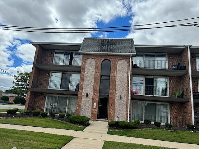 2nd image of 4001 W 105th St APT 3E