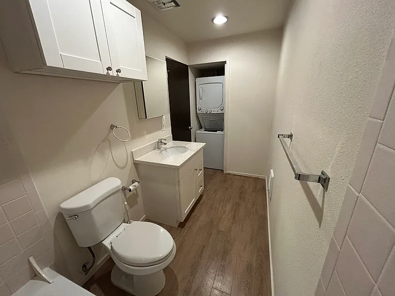 303 10th Ave S #102 — Photo 4