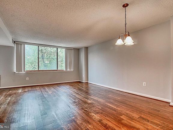 3rd image of 10101 Grosvenor Pl APT L14