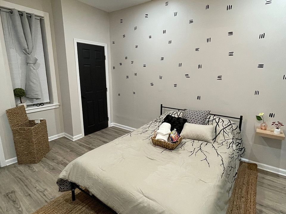 1st image of 3832 N 18th St #3