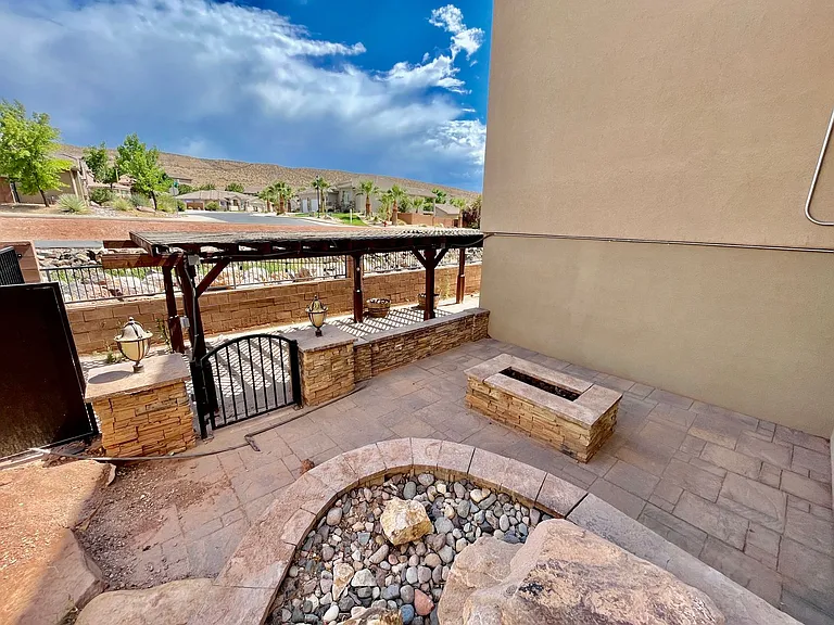 436 E Paris Dr — Photo 29