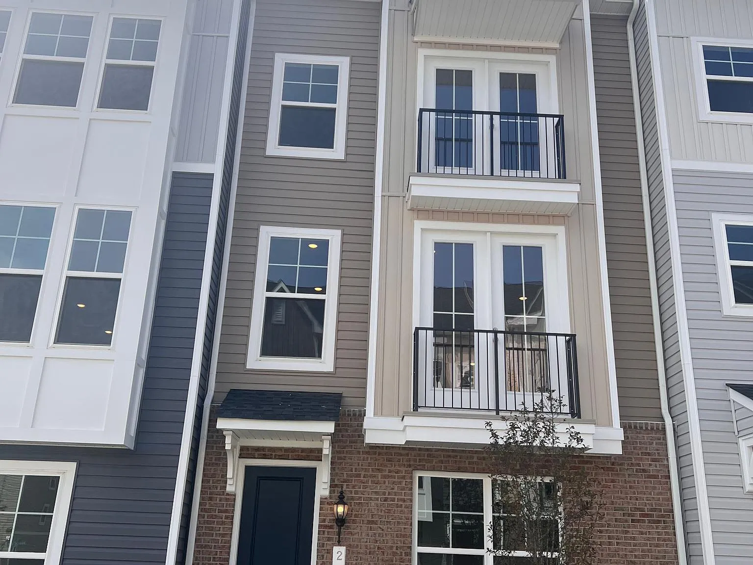 4 bed, 3.5 bath, 2030 sqft, $2,950 — Photo 2