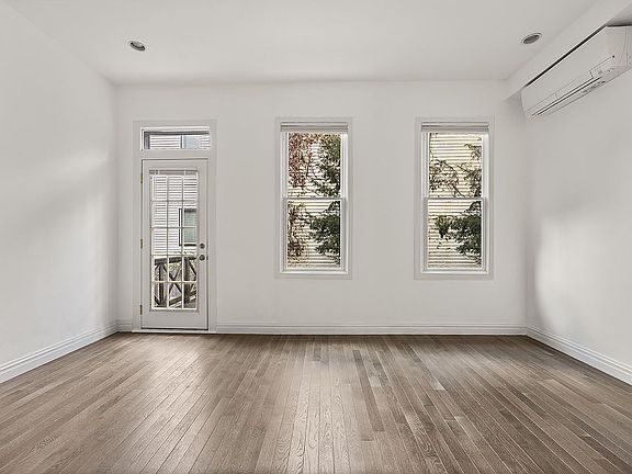 4th image of 47-14 11th St #1