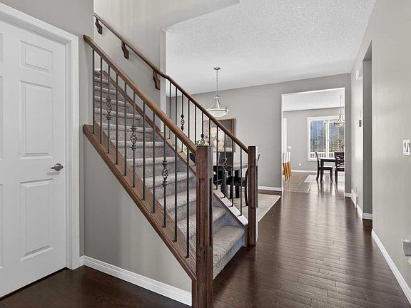 2nd image of 333 Viewpointe Ter