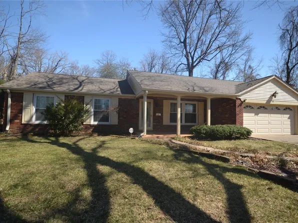41 Country Club Pl, Belleville, IL 62223