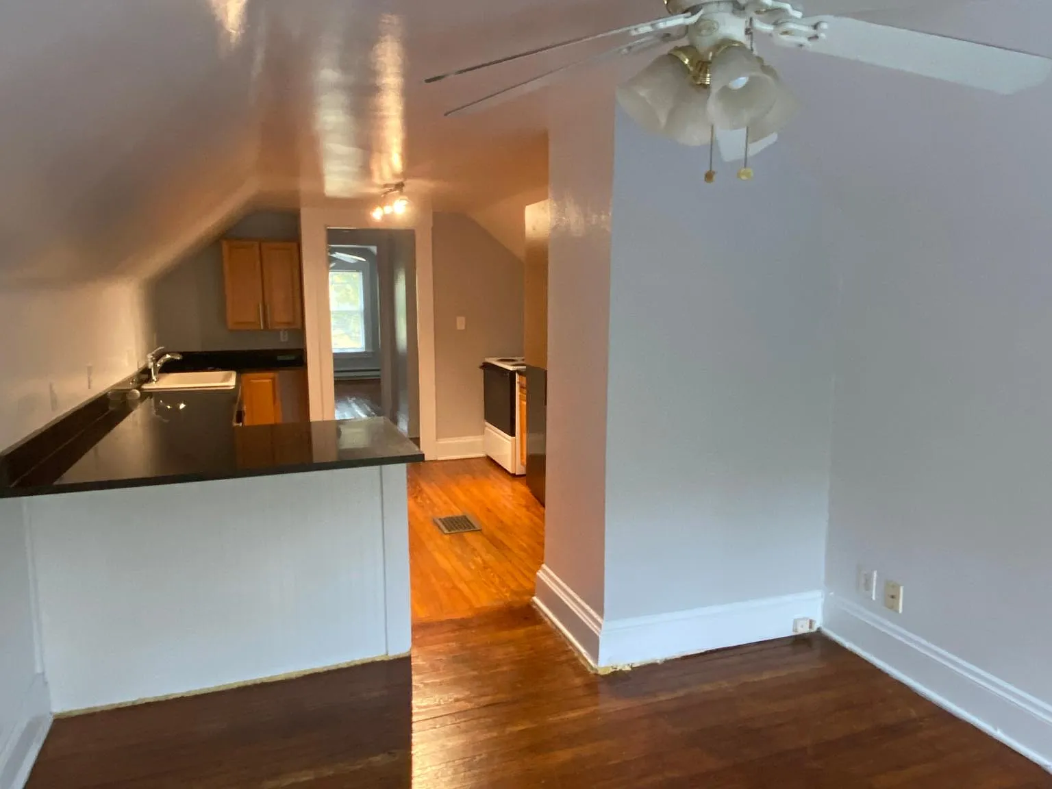 1 bed, 650 sqft, $795 — Photo 2