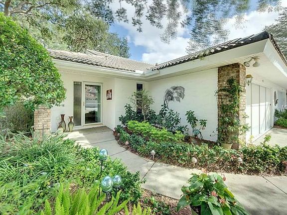 2nd image of 5801 Garden Lakes Dr