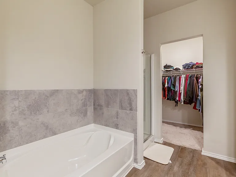 7627 Apex Lndg — Photo 5