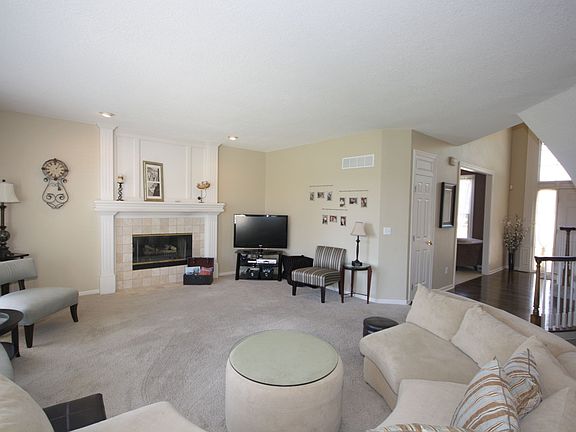 3rd image of 8501 N Beaman Ave