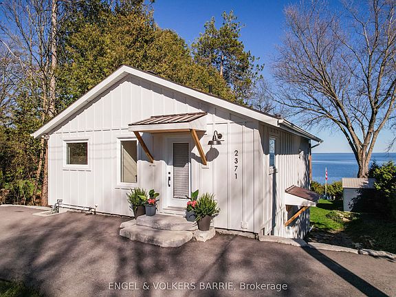 5th image of 2371 Lakeshore Rd E