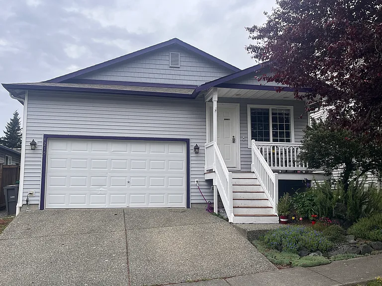 This beautiful rambler is located in peaceful cui-de-sac. Ideal for commuters, located just minutes from I-5, Highway 99, the Ash Way Park and Ride, and the Lynwood Center Light rail station. Safeway and shopping just 5 minutes away.