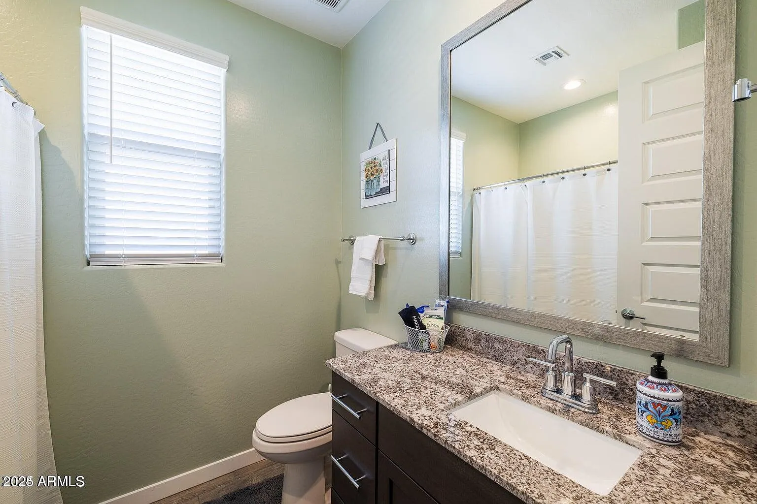 3 bed, 2.0 bath, 1399 sqft, $3,000 — Photo 4