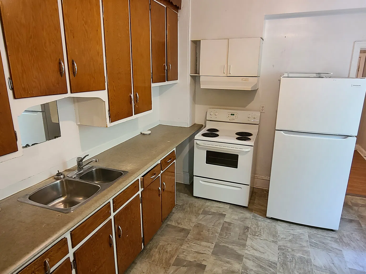 919 Bronson Avenue — Photo 2