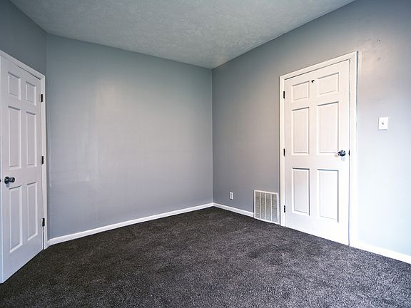 3rd image of 816 E Grove St #2