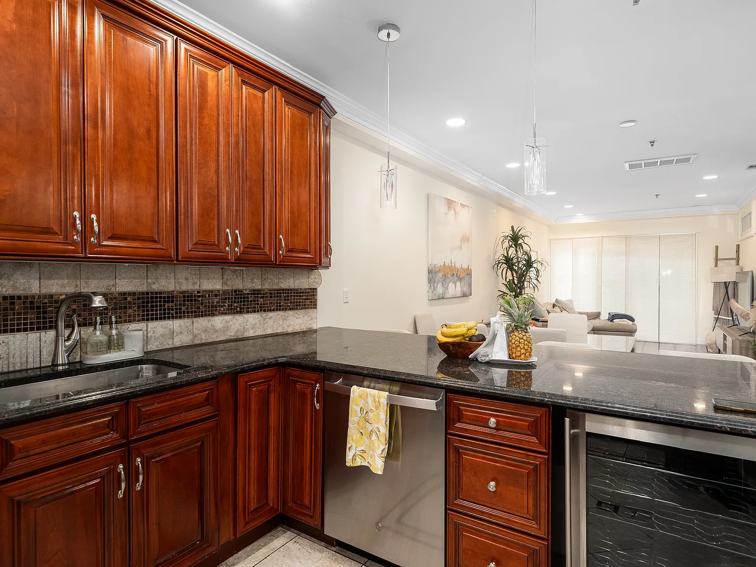 3 bed, $6,200 — Photo 3