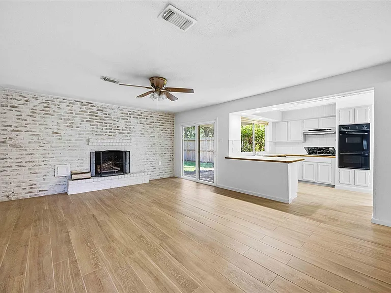 16202 Mill Point Dr — Photo 8