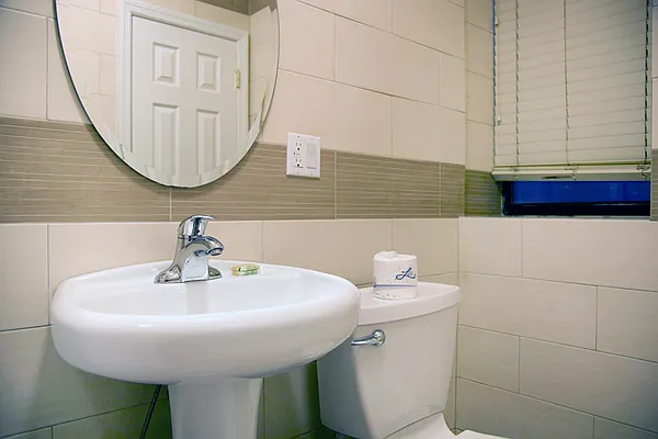 Rented by Easy Rental LLC | media 25