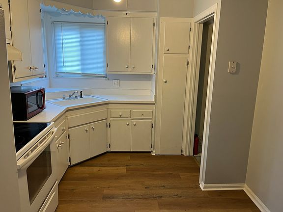 4th image of 8516 Riverdale St