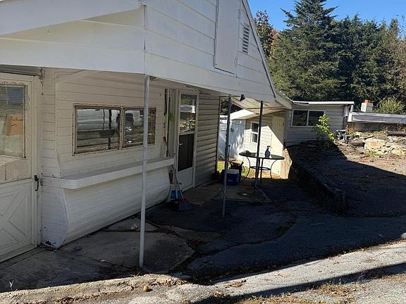 4th image of 21 Bell Ln