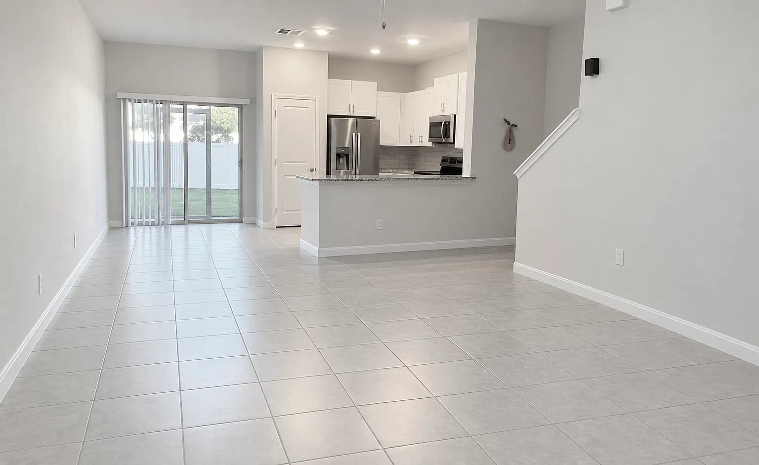3 bed, 2.5 bath, 1663 sqft, $2,100 — Photo 3