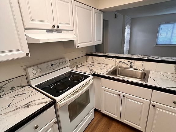 3rd image of 4113 Apostolo Cir #1