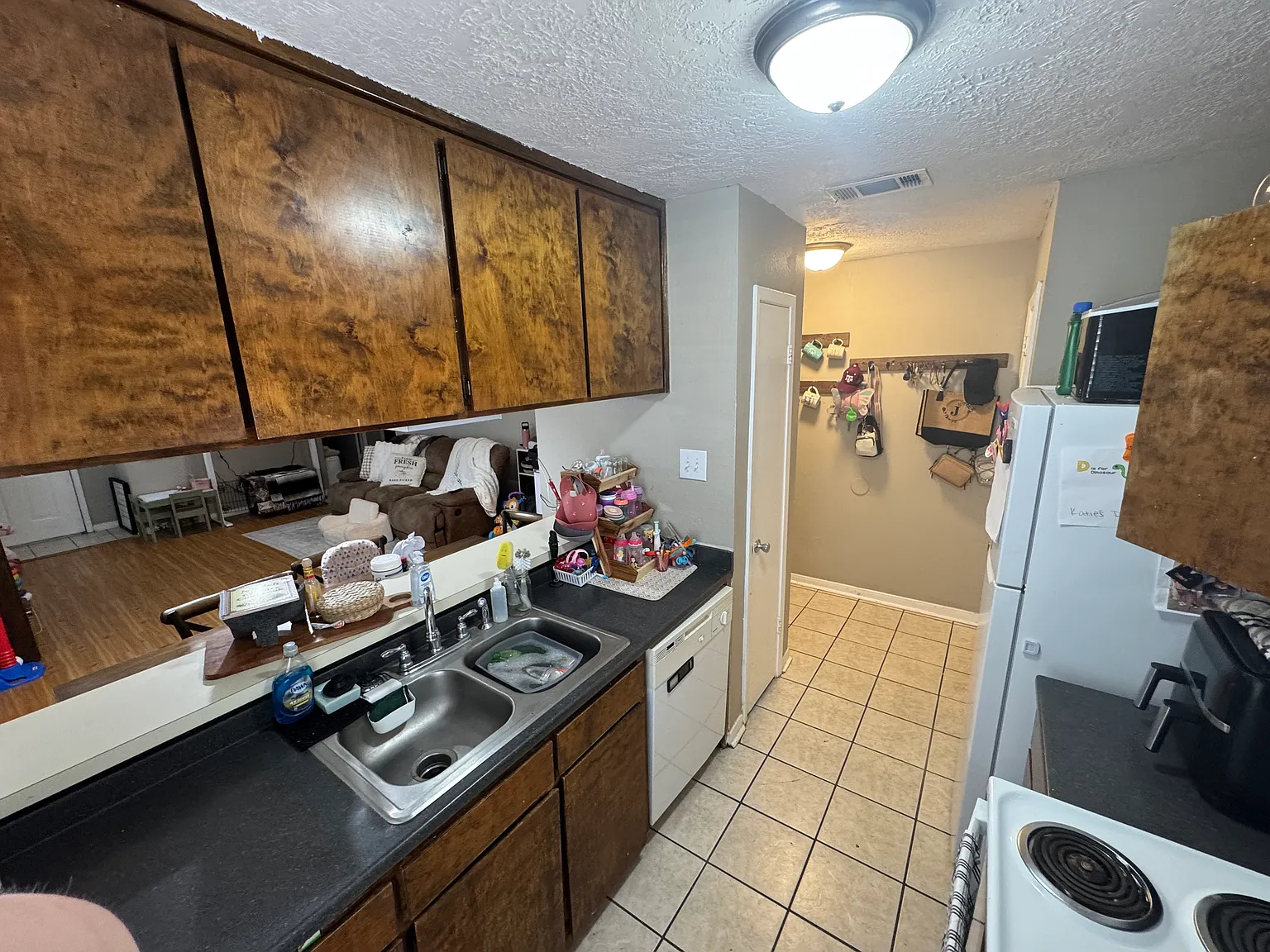 3 bed, 1051 sqft, $1,350 — Photo 4