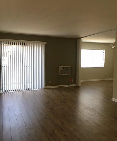 Burbank 300 E. Tujunga - 2-Room Studios — Photo 23