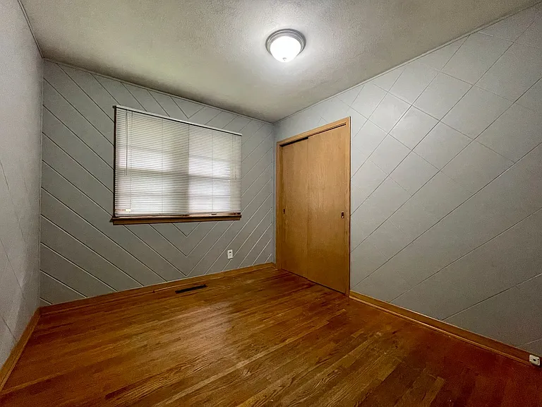 1953 White Bear Ave N — Photo 5