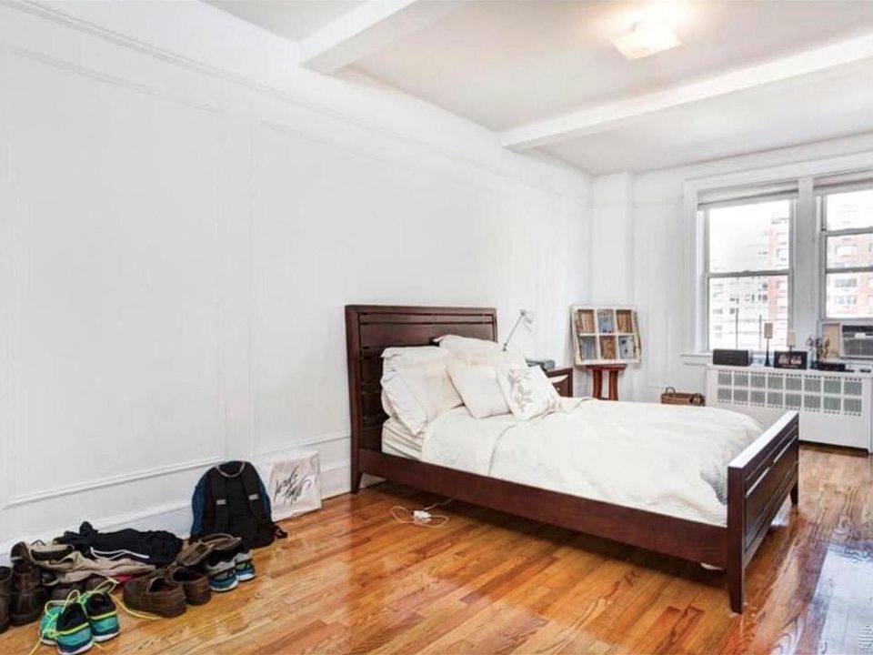 2nd image of 200 W 70th St APT 14R