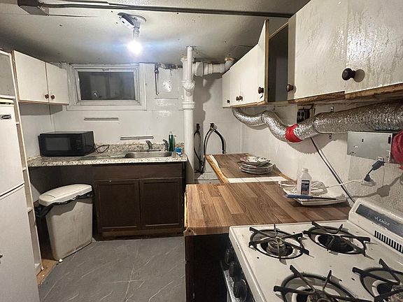 2nd image of 2540 98th St #B
