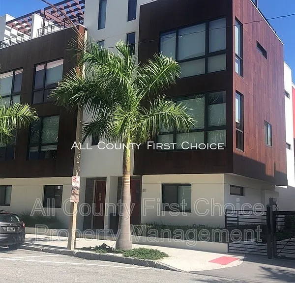 815 Arlington Ave N — Photo 1